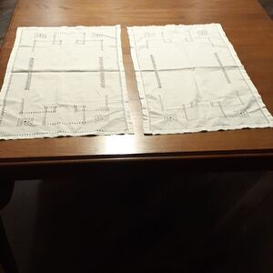 Linen runners with gathered stitch designs, Bundle of 2 beautiful white cotton